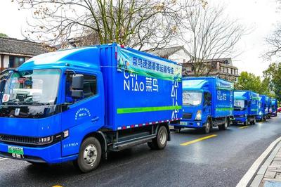 西湖龍井核心產(chǎn)區(qū)開(kāi)采，首單由菜鳥(niǎo)速遞完成城市配送服務(wù)